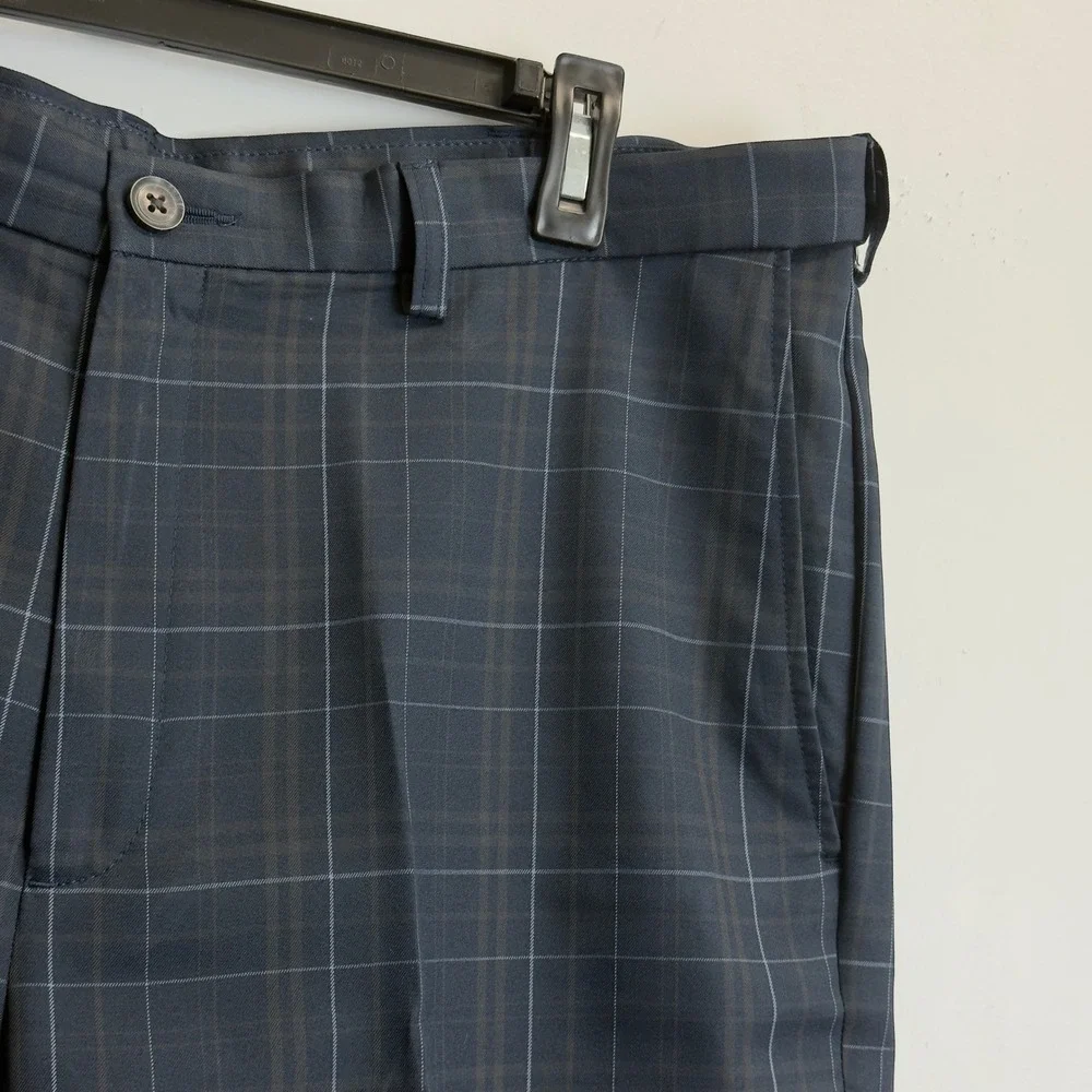 Haggar Clothing Mens Navy Blue Plaid Shorts Flat Front Size 38 Expandable Waist